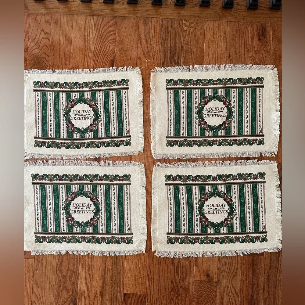 Vtg Poinsettia Christmas Placemats Set of 4 Beige/Green Wicker with Fringe